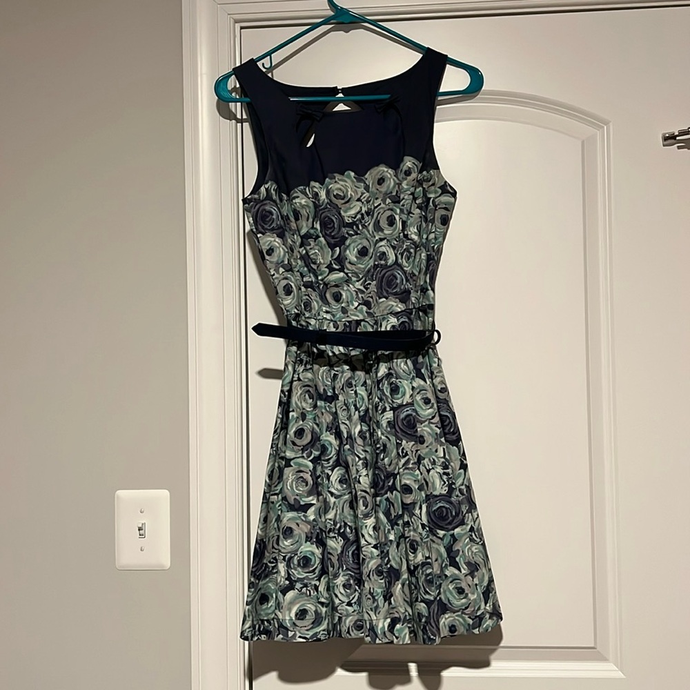 LC Lauren Conrad kohls collection retro inspired dress circa 2012 with belt SZ 4